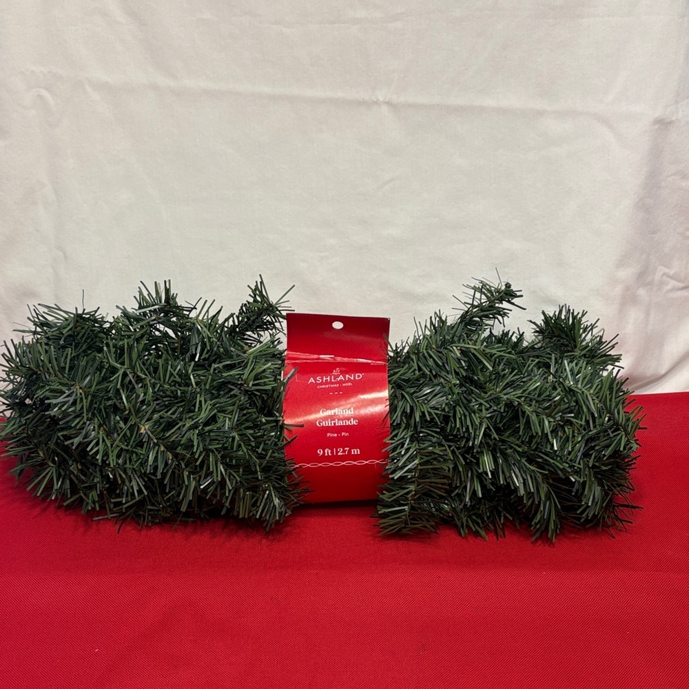 Ashland Festive Green Garland lot of 2 - 9ft / 2.7M - Picture 2 of 4